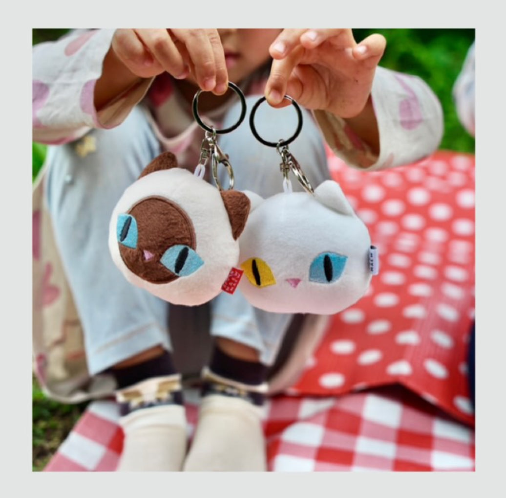 The Moji and Friends : Cat Keychain พวงกุญแจ แมววิเชียรมาศ แมวขาวมณี แมวดำโกญจา แมวเทาสีสวาด แมวส้ม แมวสามสี